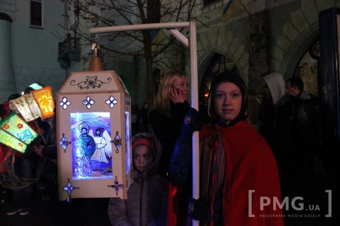 Яскраве святкування Дня святого Мартина у Мукачеві: парад ліхтариків, лицарські бої та вогняне шоу – 34 Яскраве святкування Дня святого Мартина у Мукачеві: парад ліхтариків, лицарські бої та вогняне шоу – 34