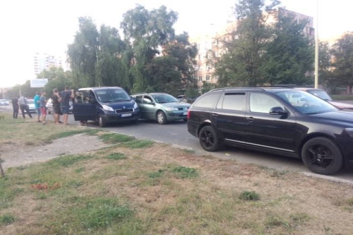 Потрійна ДТП в Ужгороді: один з водіїв втік з місця події – 01