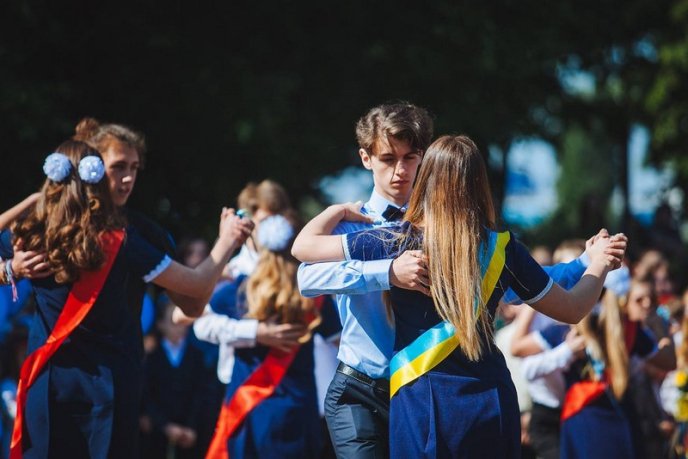 В Ужгородській ЗОШ №3 відлунав останній дзвінок (ФОТО) – 02