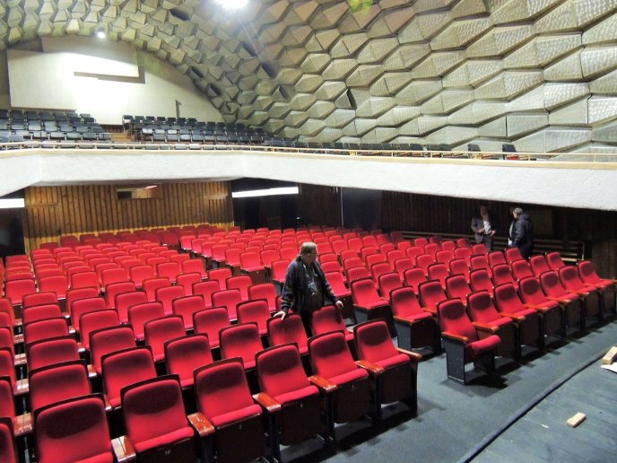 Берегівський будинок культури отримав нові глядацькі крісла, привезені з Угорщини – 03