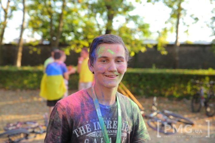 Велозаїзд у День Незалежності України та "кольоровий" флешмоб у Мукачеві: як це було – 33