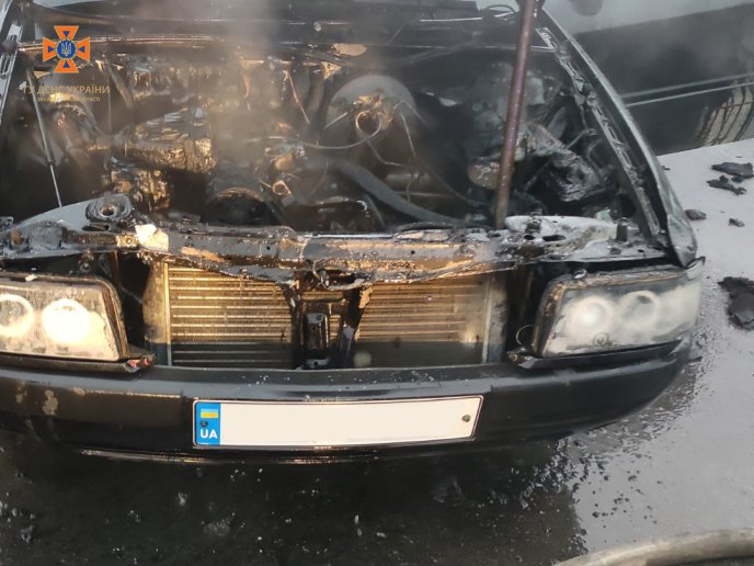 Впродовж вихідних у Закарпатті горіли три автомобілі – 02 Впродовж вихідних у Закарпатті горіли три автомобілі – 02