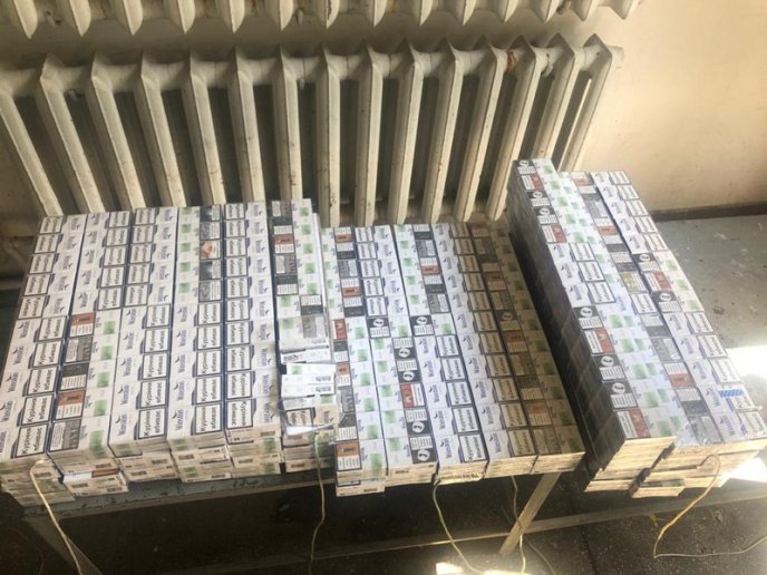 Чоловік намагався перевезти через кордон тисячу пачок сигарет – 03