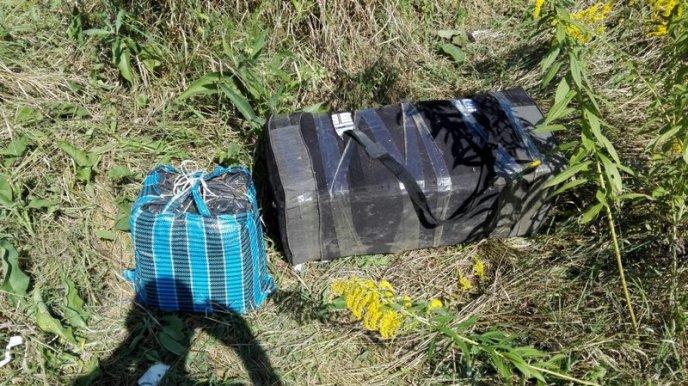 Прикордонники завадили тютюновій контрабанді – 01 Прикордонники завадили тютюновій контрабанді – 01