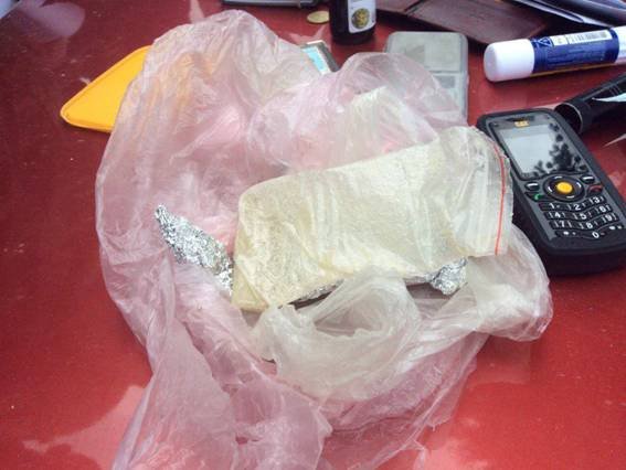 Спецоперація у Мукачеві: за торгівлю наркотиками правоохоронці затримали прикордонника – 01