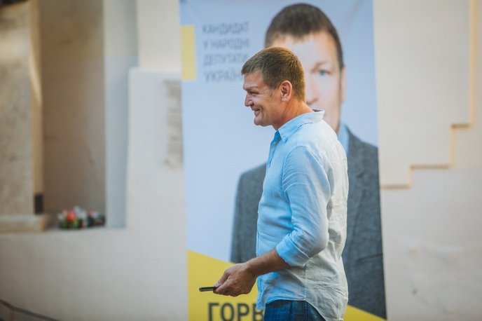 Роберт Горват зустрівся зі своїми прихильниками у замку – 10