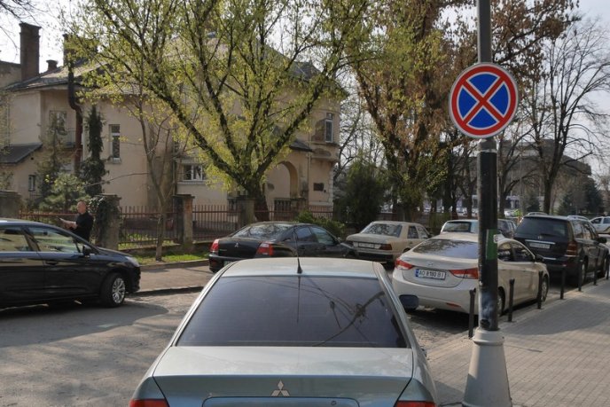 На лобовому склі залишали попередження: що сьогодні робили муніципали в Ужгороді – 03 На лобовому склі залишали попередження: що сьогодні робили муніципали в Ужгороді – 03