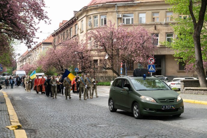 Закарпатці сьогодні попрощалися із 45-річним Героєм – 05