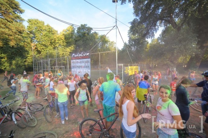 Велозаїзд у День Незалежності України та "кольоровий" флешмоб у Мукачеві: як це було – 24