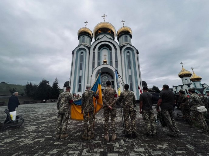 Мукачево попрощалося із загиблим на війні Михайлом Бізілею – 06