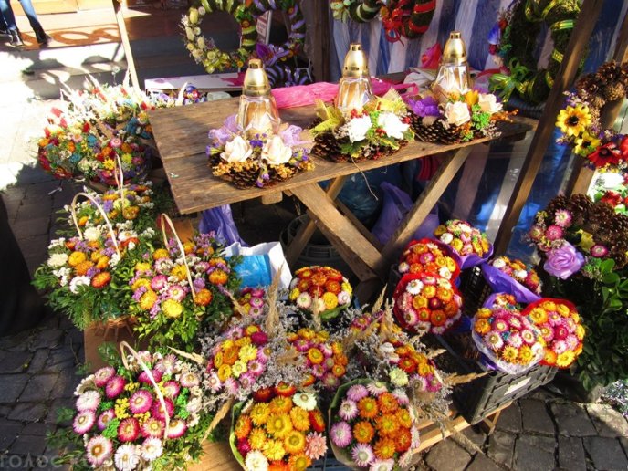 Вінки, свічки та квіти: у скільки обійдеться вшанувати пам’ять померлих у Мукачеві – 04