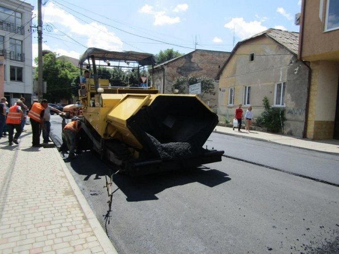 В Ужгороді завершують ремонт однієї з вулиць – 02 В Ужгороді завершують ремонт однієї з вулиць – 02
