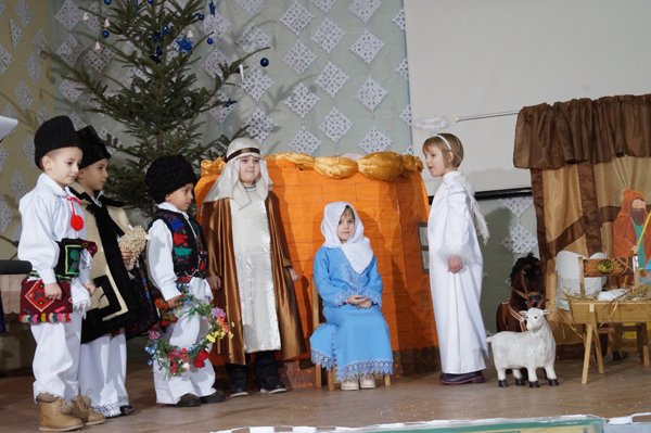 У Нижній Апші діти співали колядки румунською мовою – 06