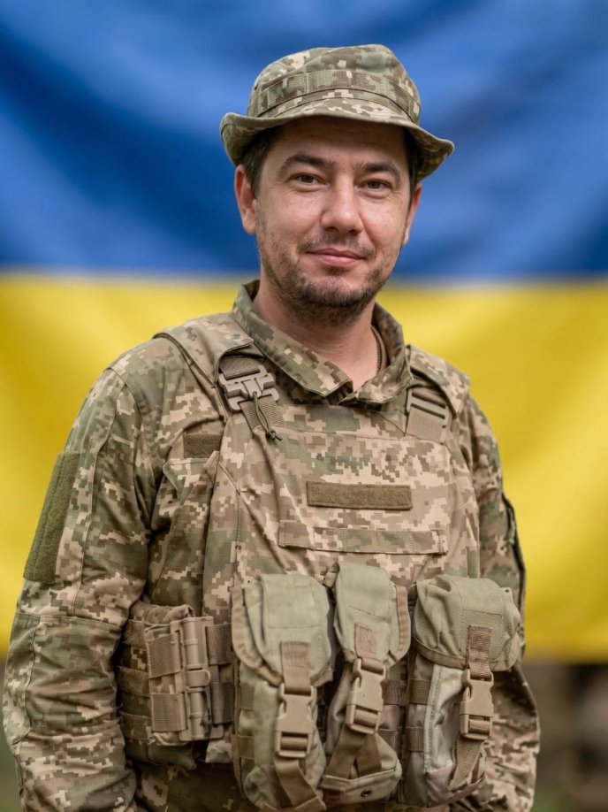 На щиті додому повертається Ярослав Попович / фото: Виноградівська міська рада