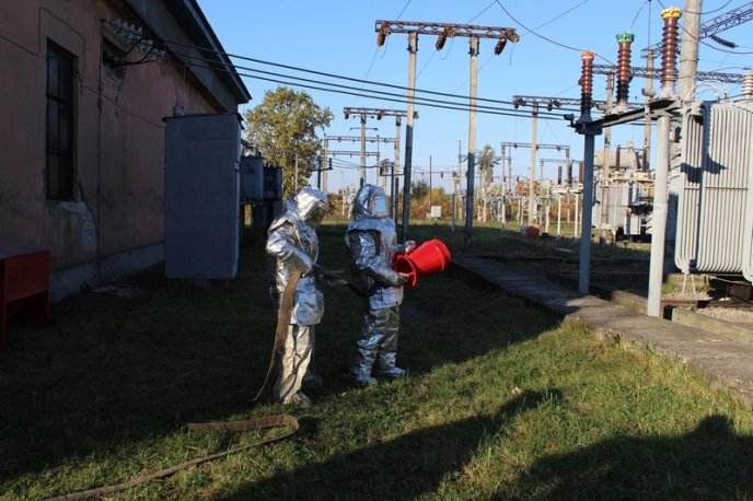 У Виноградові на території підстанції рятувальник провели тактичні навчання – 04