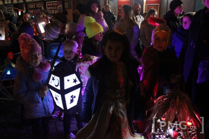 Парад ліхтариків та лицарські бої: як у Мукачеві відзначали День святого Мартина – 16