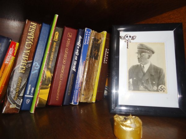 У Берегові чоловік намагався підірвати завод, вдома у зловмисника виявили масу фашистської символіки та арсенал зброї (ФОТО) – 10