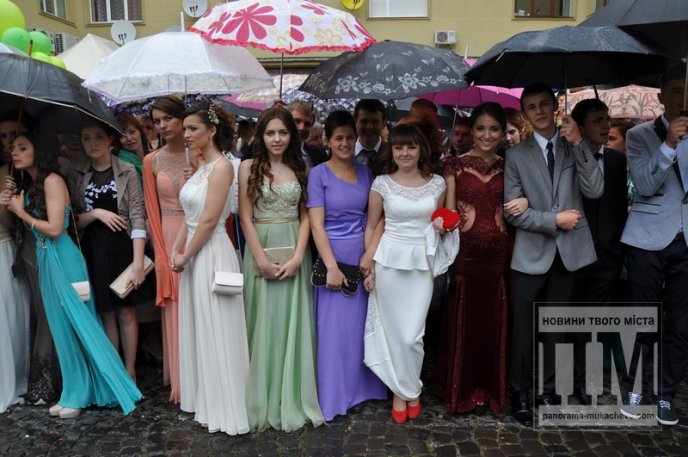 Парад випускників в центрі Мукачева: як це було (ФОТО) – 31