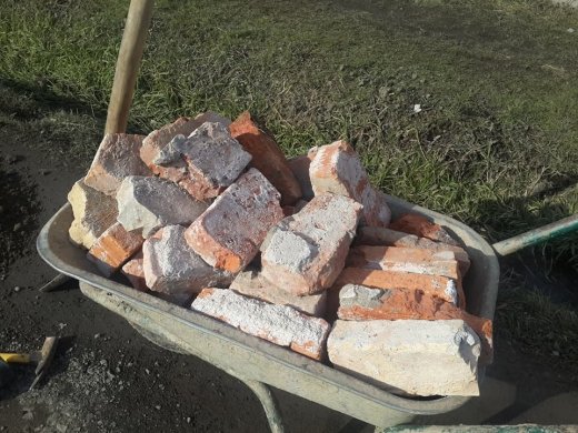 Як на Закарпатті селяни дорогу ремонтують – 01