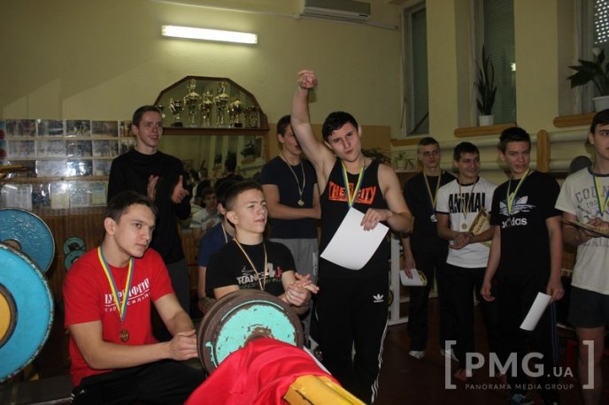 У Мукачеві відбувся святковий турнір з класичного жиму лежачи – 19