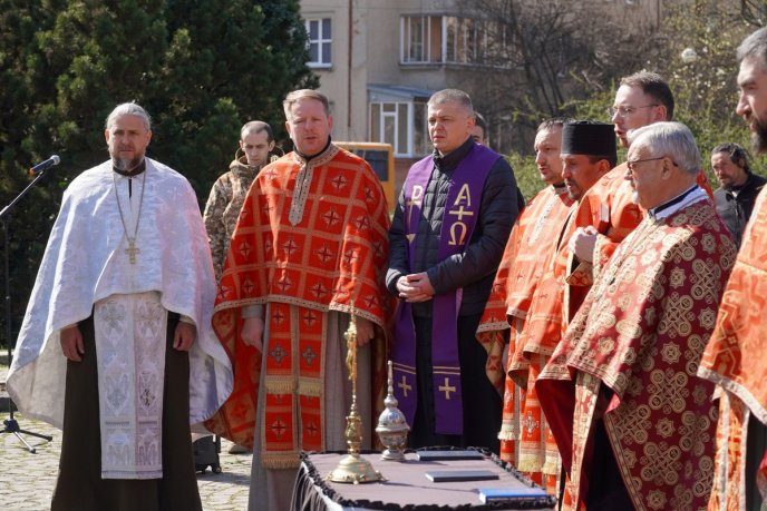 В обласному центрі провели в останню путь полеглого воїна – 05