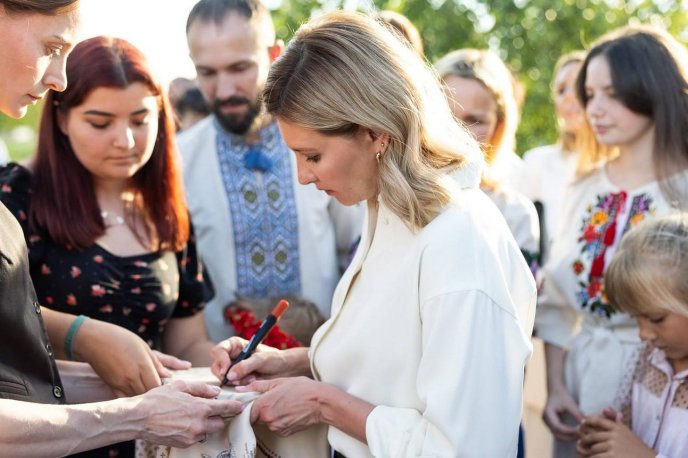 Перша леді зустрілася із переселенцями на Закарпатті – 03 Перша леді зустрілася із переселенцями на Закарпатті – 03