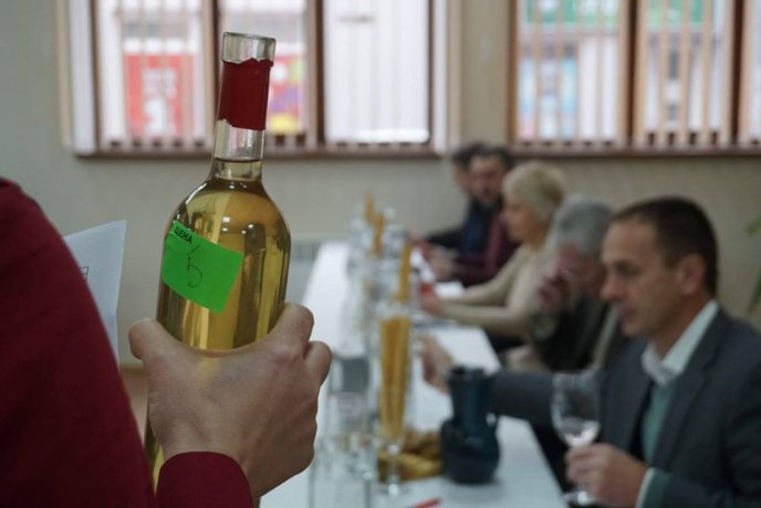 Професійні сомельє обирали найкращі вина фестивалю «Червене вино-2020» – 03