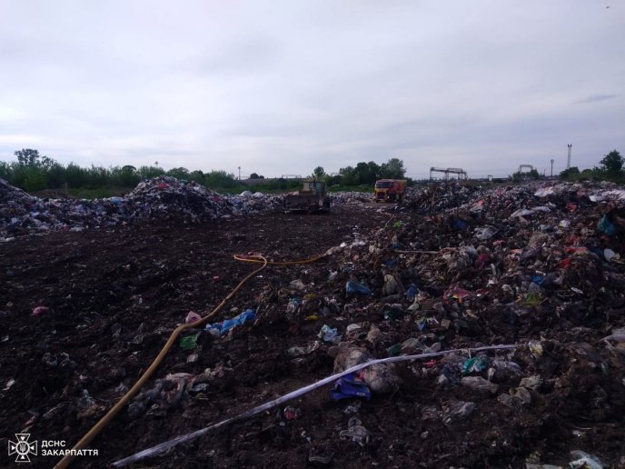 В області горіли два сміттєзвалища – 04