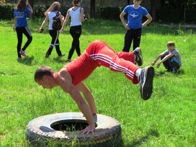 Воркаутери вчерговий раз виробляли у Мукачеві неймовірні трюки (ФОТО) – 25