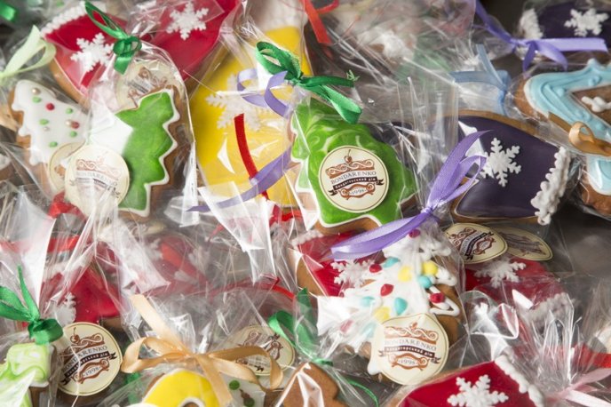 Кондитерський дім "Bondarenko" виготовив дві святкові скульптури: ялинку та Різдвяну гірку – 07