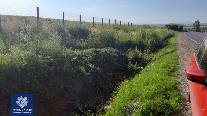 Патрульні розшукують винуватця ДТП, яка сталась на Мукачівщині – 02 Патрульні розшукують винуватця ДТП, яка сталась на Мукачівщині – 02