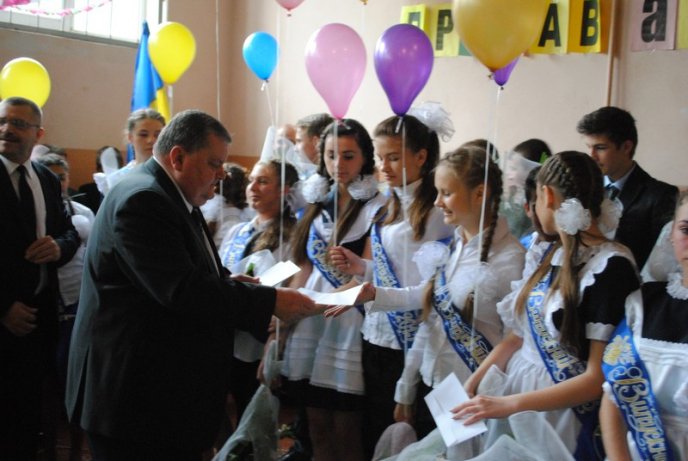 Останній дзвоник в Чинадієві: як це було (ФОТОРЕПОРТАЖ) – 02