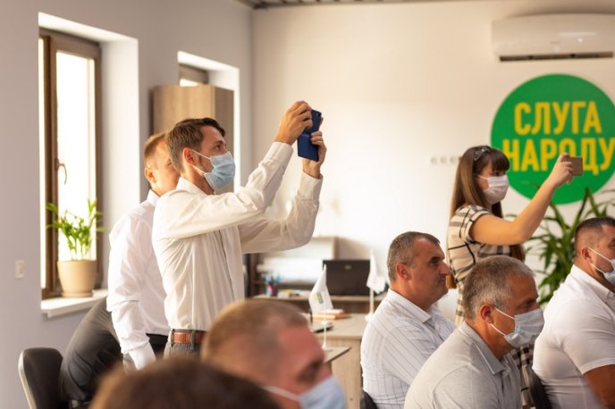 У Мукачеві презентували офіс партії "Слуга Народу" – 03