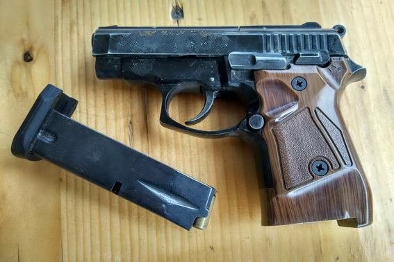 Під час обшуку у чоловіка знайшли пістолет – 01 Під час обшуку у чоловіка знайшли пістолет – 01
