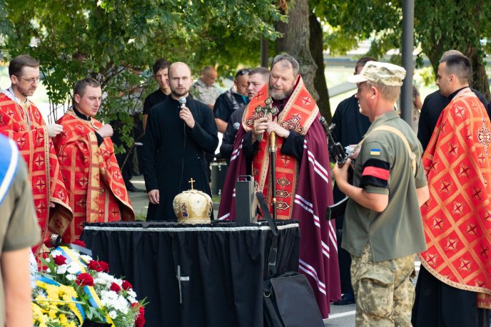 Закарпаття попрощалось з Героєм, який кілька днів тому загинув на війні – 04