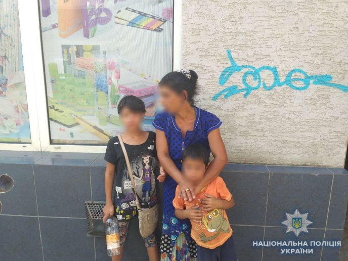 В Ужгороді правоохоронці зупинили жінку, яка систематично втягувала дітей у жебрацтво – 01