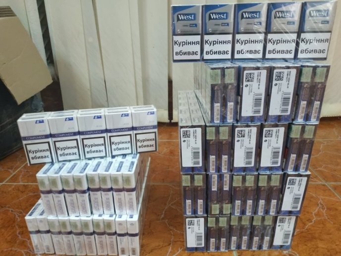 Більше 3 тисяч пачок цигарок намагались переправити через кордон  – 05