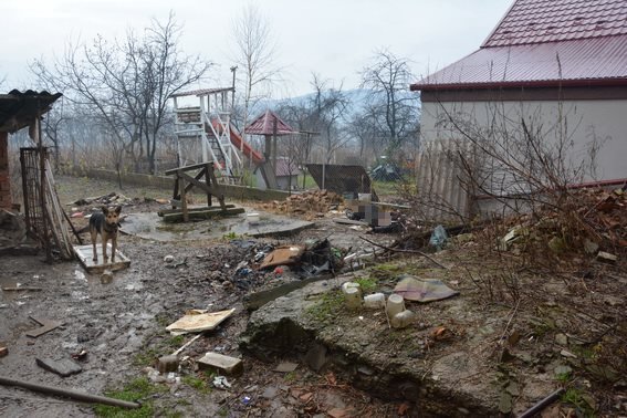 Правоохоронці встановили особу вбитого, тіло якого знайшли на городі на Виноградівщині – 02
