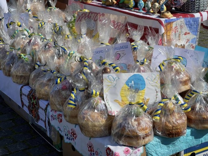 В Ужгороді відбулася благодійна акція "Паска для воїна" – 06 В Ужгороді відбулася благодійна акція "Паска для воїна" – 06