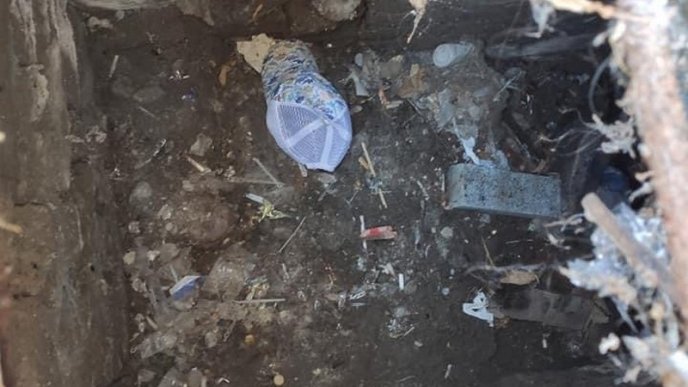 У центральній частині Ужгорода дитина провалилась в яму – 01 У центральній частині Ужгорода дитина провалилась в яму – 01