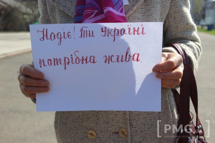 У Мукачеві пройшла акція на підтримку ув’язненої Росією Надії Савченко – 06