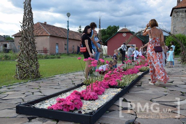 У Чинадієві відбувся фестиваль квітів "Кохання в Сент-Міклоші" – 05