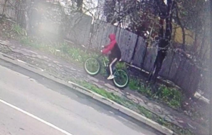 Підійшов ззаду і штовхнув: в Ужгороді скоїли зухвалий грабіж – 02 Підійшов ззаду і штовхнув: в Ужгороді скоїли зухвалий грабіж – 02