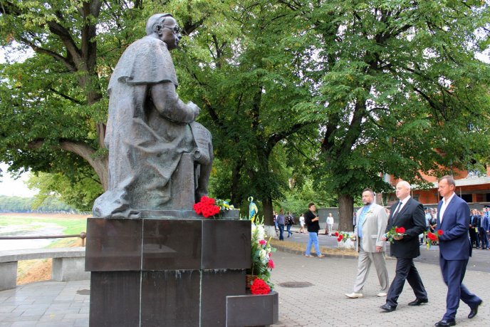 У День Прапора в Ужгороді відбулась святкова хода – 06