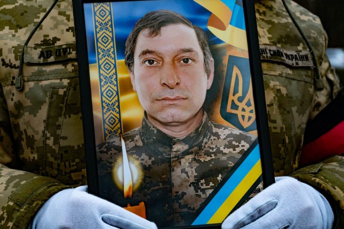 В області поховали воїна, який загинув на Харківському напрямку – 01