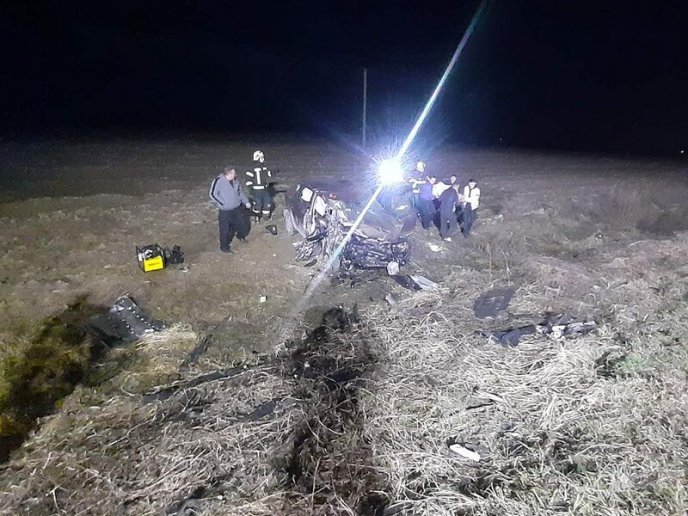 Одного з пасажирів вирізали з потрощеної машини: подробиці вечірньої ДТП на Мукачівщині – 01 Одного з пасажирів вирізали з потрощеної машини: подробиці вечірньої ДТП на Мукачівщині – 01