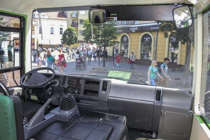 У центрі Мукачева презентували нові автобуси – 01