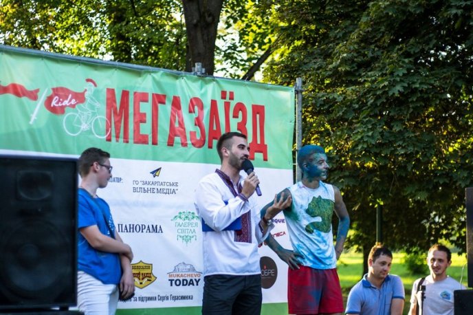 Соцмережі заполонили яскраві фото із вчорашнього Мегазаїзду у Мукачеві – 05