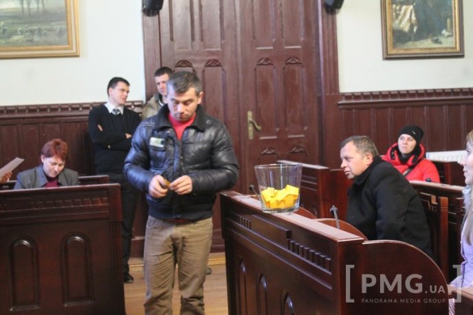 У Мукачеві визначили порядок розташування виноробів у дерев’яних будиночках на фестивалі "Червене вино 2016" – 04