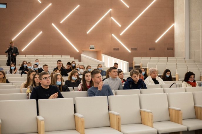 Професор Василь Гарагонич «повернувся» у рідний УжНУ – 06 Професор Василь Гарагонич «повернувся» у рідний УжНУ – 06